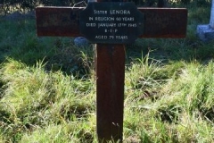 Ditchingham - Cemetery - Henslow, Lenora 1939 (Sister)